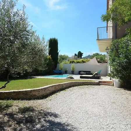 Spacieuse Maison De Village Avec Piscine Villa