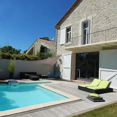 Spacieuse Maison De Village Avec Piscine Saint-Mathieu-de-Treviers